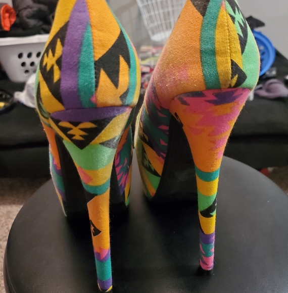 Heels - Picture 2 of 3